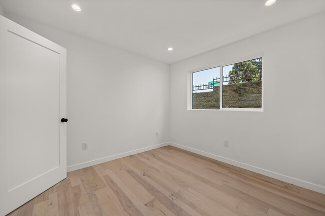 Building Photo - 3564- 3566 Eagle Rock Blvd Los Angeles, CA...