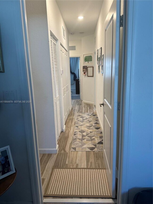 Building Photo - 2615 SE 12th St