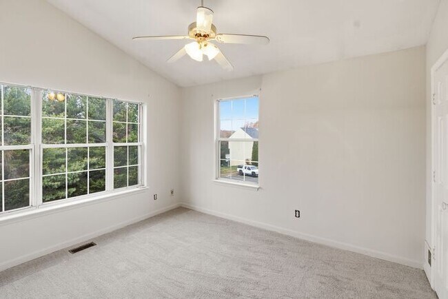 Building Photo - 15663 Viewpoint Cir