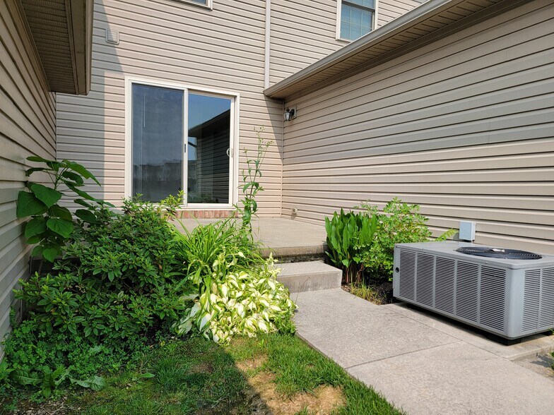 Building Photo - 74 Gable Dr