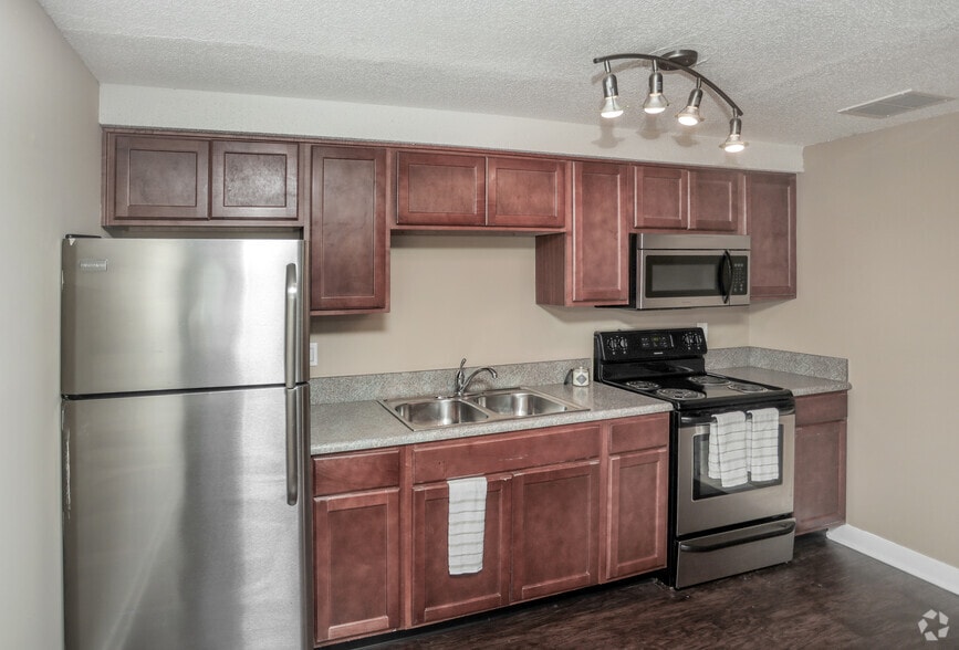 Primary Photo - Senate Manor