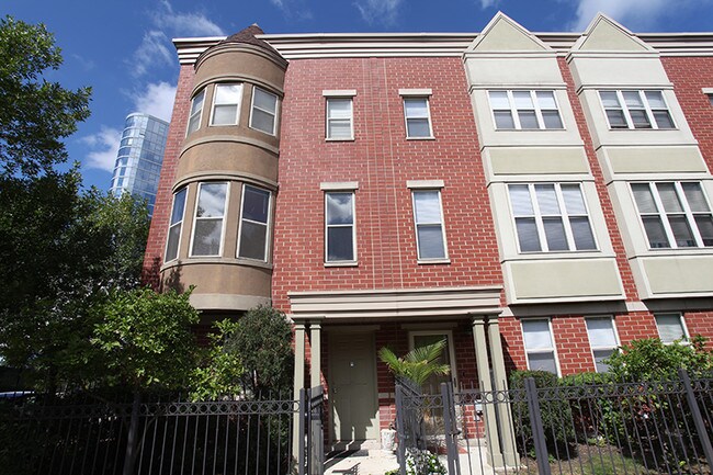 Primary Photo - 729 W Blackhawk St