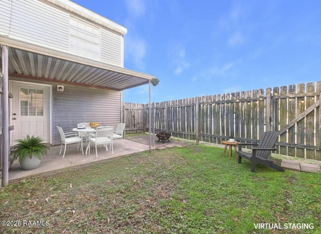 Building Photo - 114 Country Ln