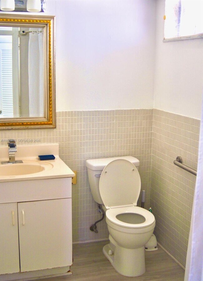 Building Photo - 2910 Point E Dr