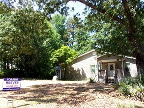 Building Photo - Recently Updated and Refreshed 3 Bedroom 2 Bath Home in Fort Mill