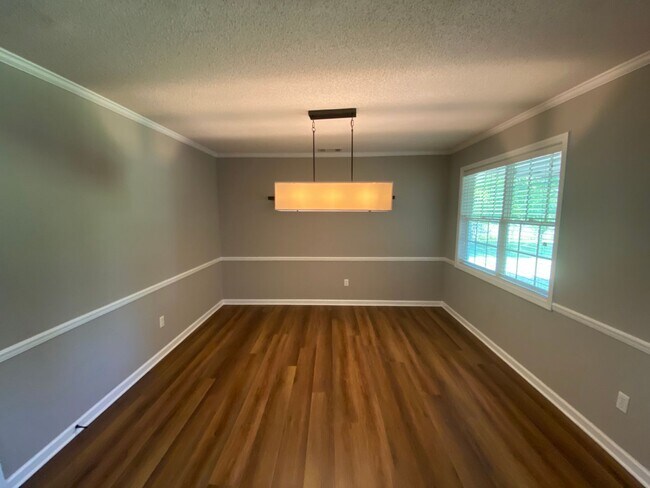 Building Photo - Home for rent in Tuscaloosa! Available to view with a 48 hour notice!