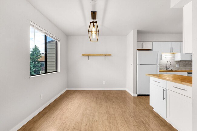 Building Photo - 6550 Delmonico Dr