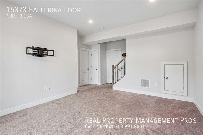 Building Photo - 15373 Ballerina Lp