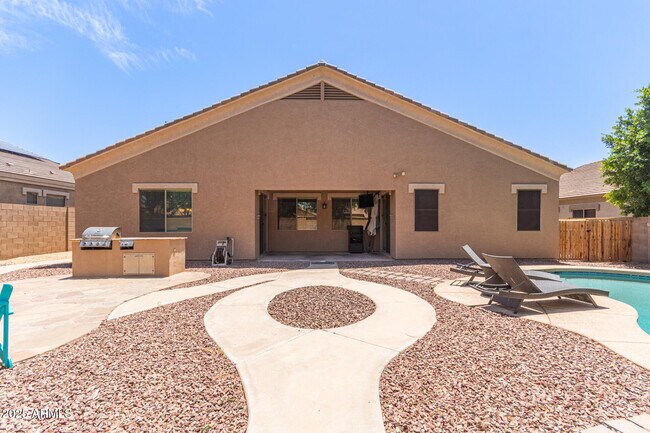 Building Photo - 4978 E Karsten Dr