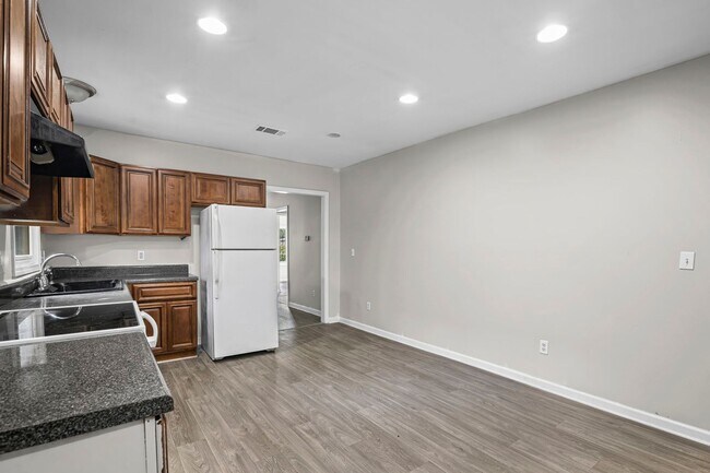 Building Photo - Upstairs Duplex Unit with 3 bedrooms and 2 baths.  Westside Atlanta, 30314