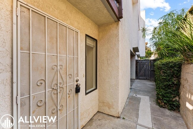 Building Photo - 255 Avenida Montalvo