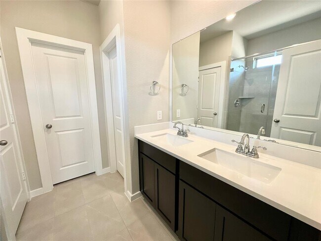 Building Photo - 12164 Ridge Top Dr