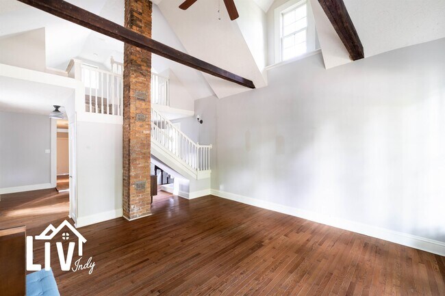 Building Photo - 1121 E 9th St