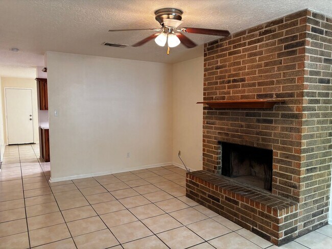 Building Photo - 2 bedroom 2 bath