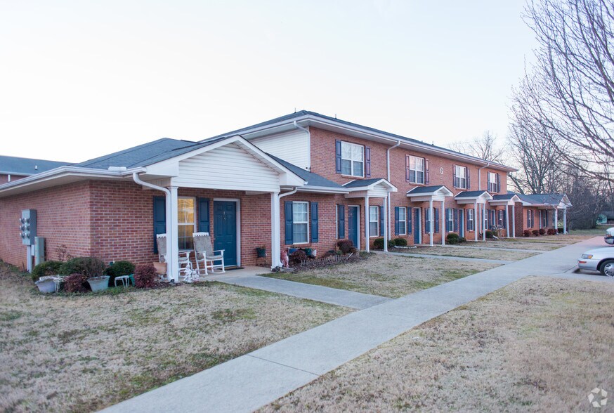 Building Photo - Castlewood Apartments - Huntsville, AL