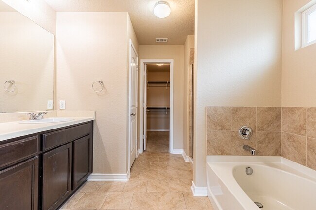 Building Photo - 15458 Bobwhite Quail