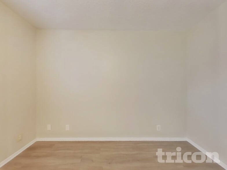 Building Photo - 7527 Ledgebrook Dr