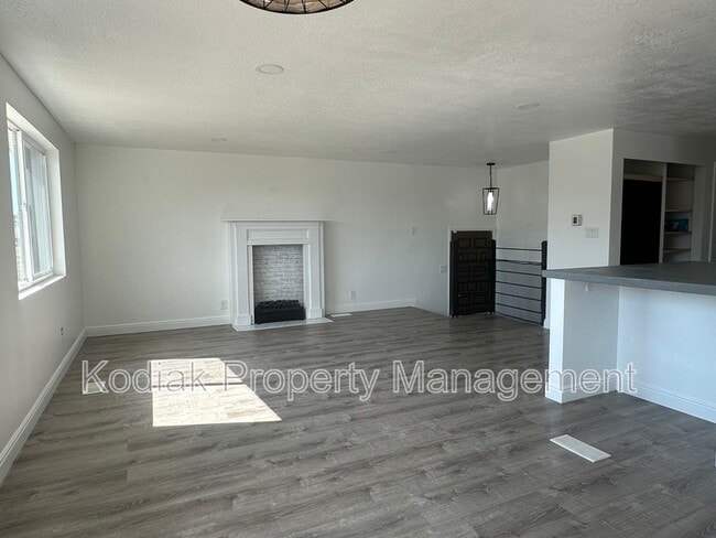 Building Photo - 444 Owens St