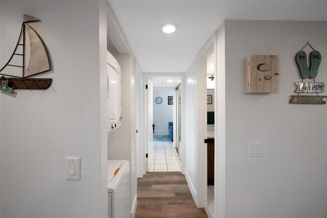 Building Photo - 6035 Sea Ranch Dr