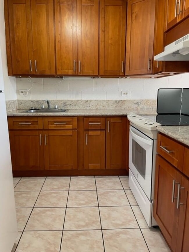 Building Photo - Charming 1-Bedroom, 1-Bath Likini West Unit – Available August 5, 2026