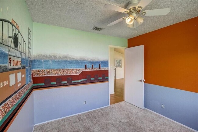 Building Photo - 605 Russet Valley Dr