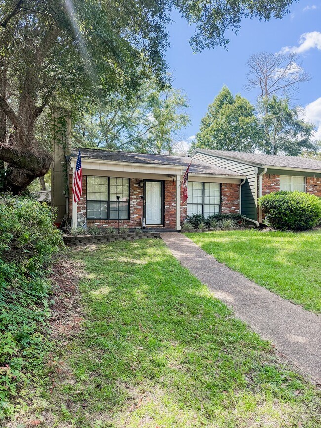 Building Photo - 2312 Brynmahr Dr
