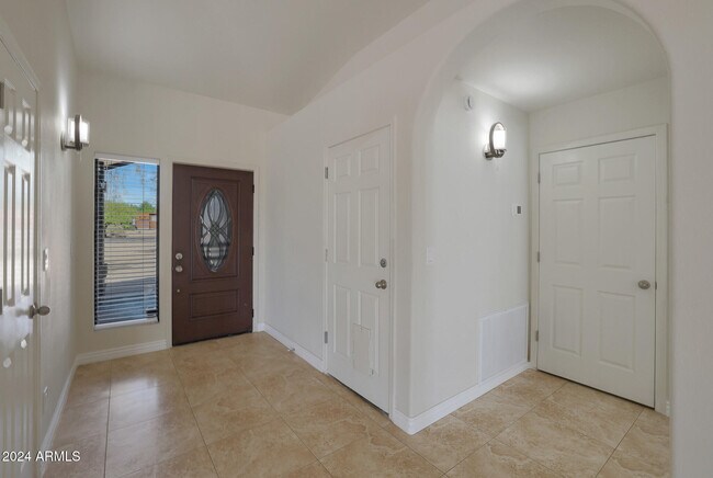 Building Photo - 501 E Desert Hills Estate Dr