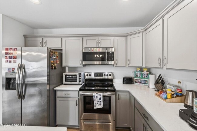 Building Photo - 18102 Evergreen Dr