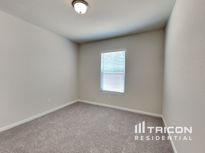 Building Photo - 10110 Cerritos dr