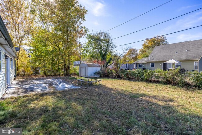 Building Photo - 15 Gallant Ln