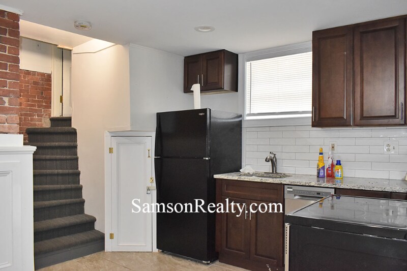 Building Photo - 349 Thayer St