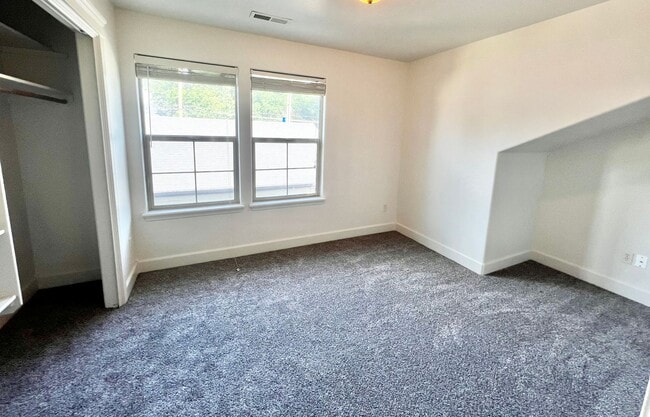 Building Photo - Coming Soon: 3BR/2Baths Steps from BSU, the Greenbelt, and Downtown!