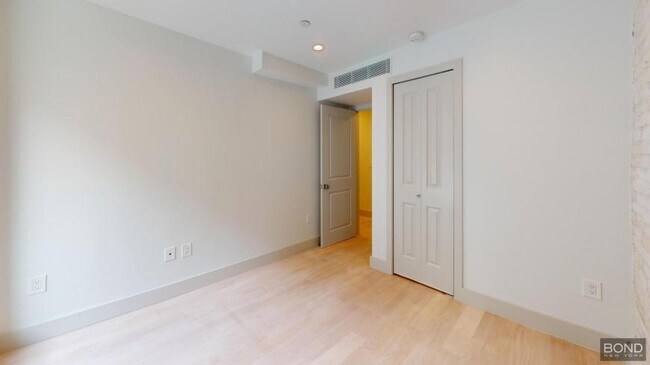 Building Photo - 5 bedroom in NEW YORK NY 10009