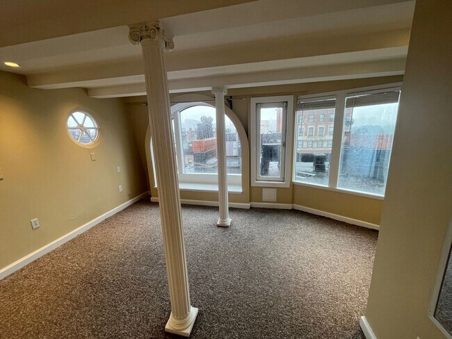Building Photo - 111 Beacon St