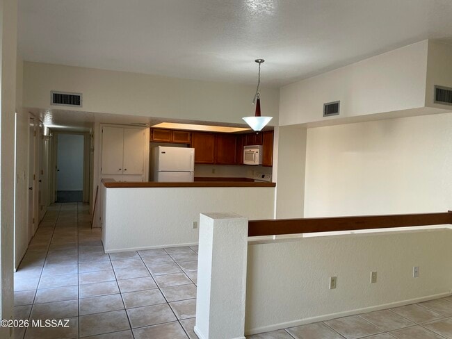 Building Photo - 716 N Hayden Dr