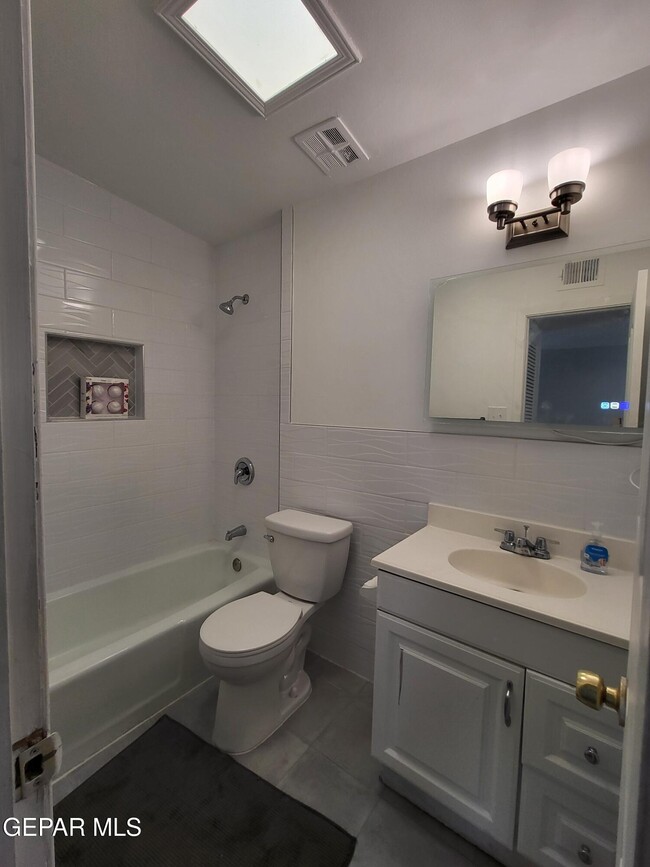 Building Photo - 302 Limonite Cir