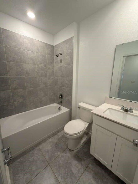 Building Photo - 207 Aqua Ave