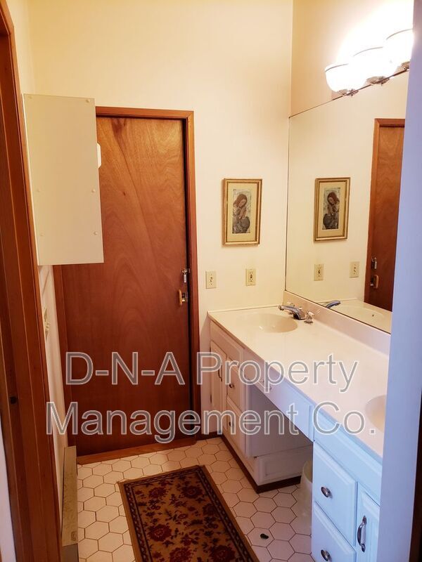 Building Photo - 3530 Spruce Cabin Rd