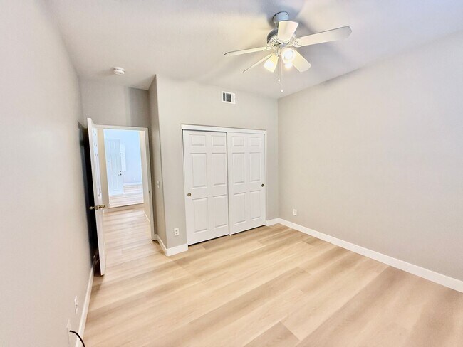 Building Photo - Nice 2 Story Family Home