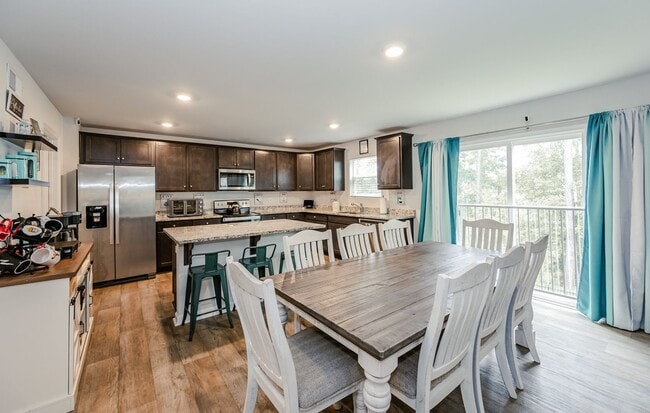 Building Photo - Home in The Arbors with FREE December Rent!*