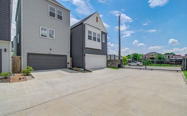 Building Photo - 8325 Springwood Crk Ln
