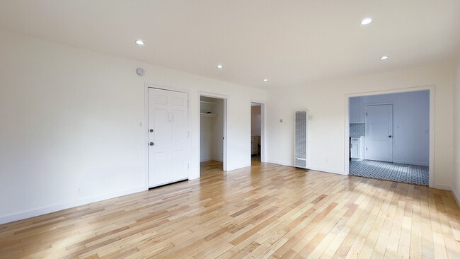 Building Photo - 5701 S San Vicente Blvd