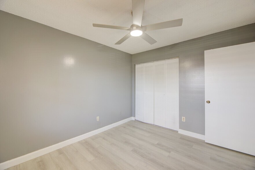 Building Photo - 851 NE 209th Terrace