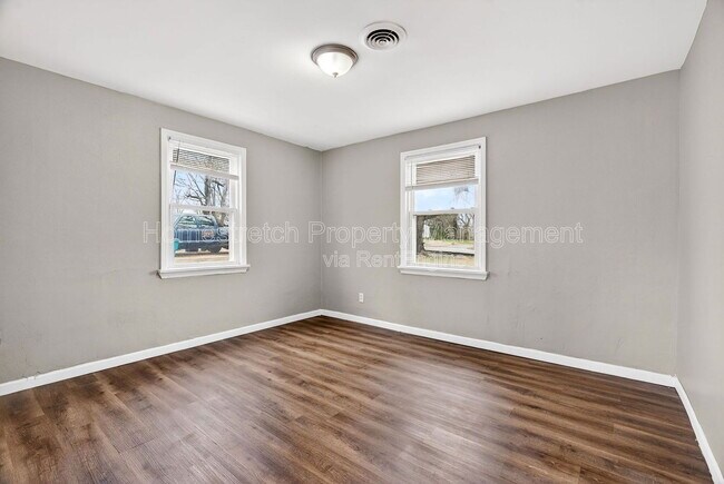 Building Photo - 10261 Imperial Dr