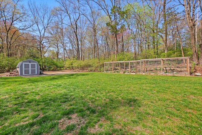 Building Photo - 10 Old Forge Rd