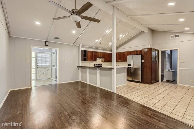 Building Photo - 4 br, 2 bath House - 5623 Lon Chaney Drive