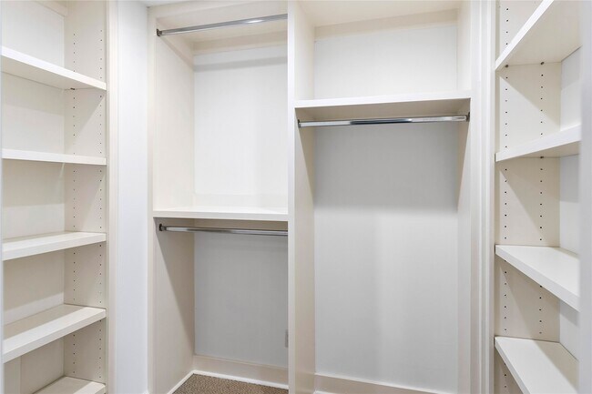 Building Photo - 3139 Bissonnet St