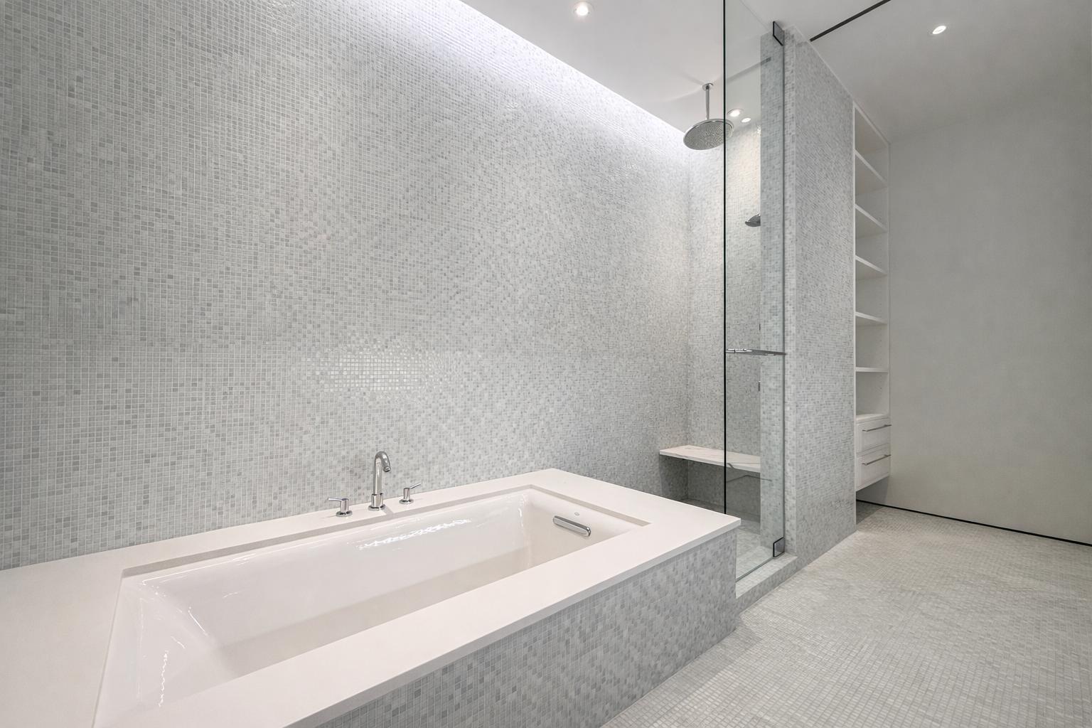 Building Photo - 54 Bleecker St