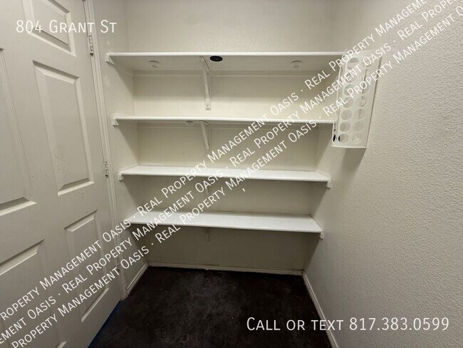 Building Photo - 804 Grant St