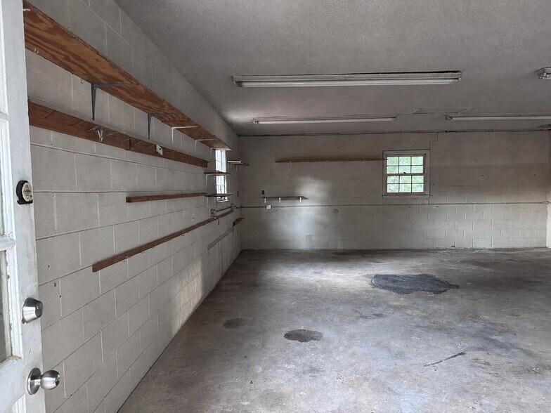 Building Photo - 4205 Greenhaven Ln